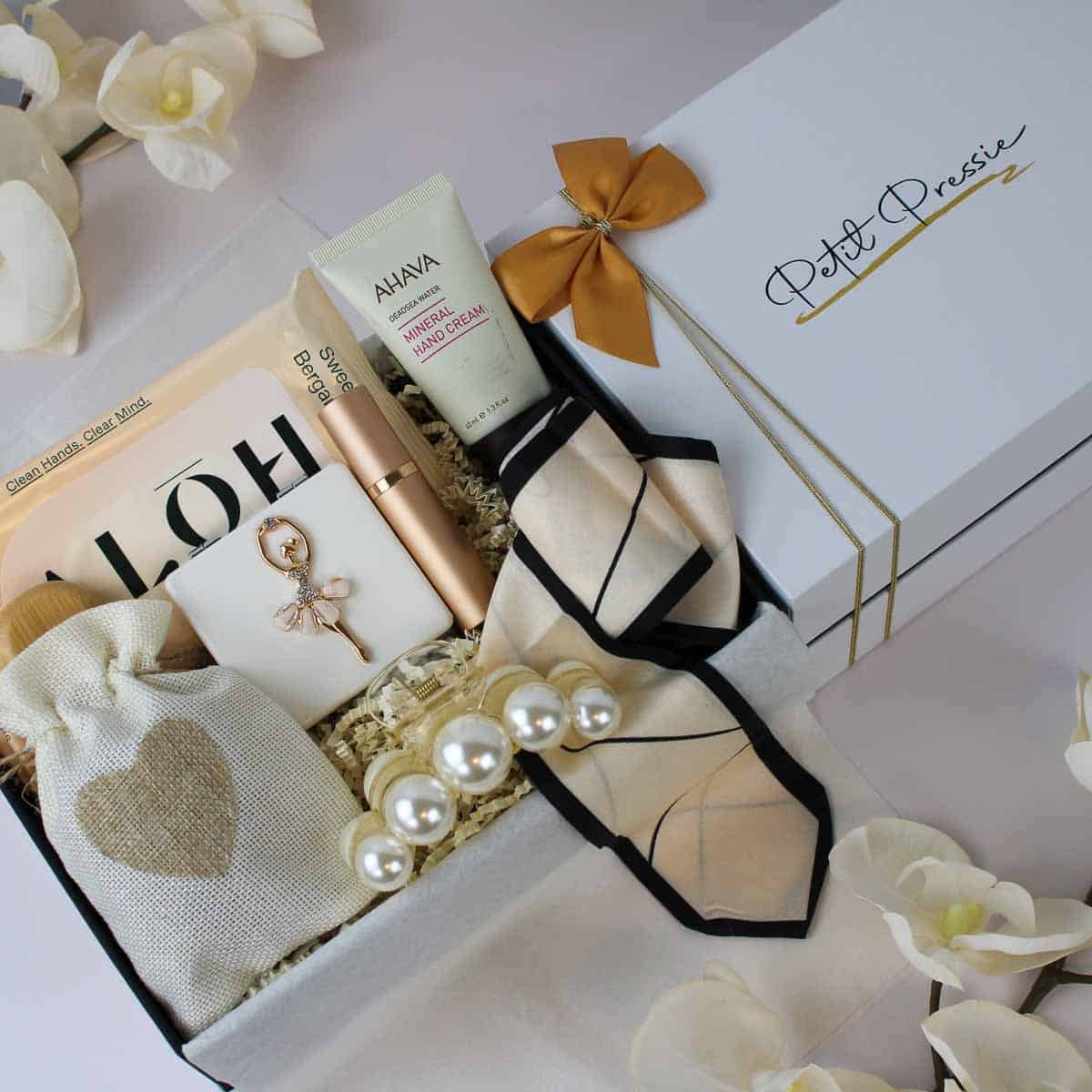 Timeless Elegance - Handbag Essentials Gift Box for Her 2 Timeless Elegance - Handbag Essentials Gift Box for Her - Image 2