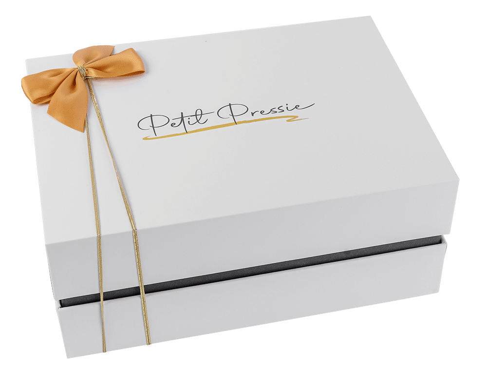 Elegant white gift box from Petit Pressie with gold ribbon and bow