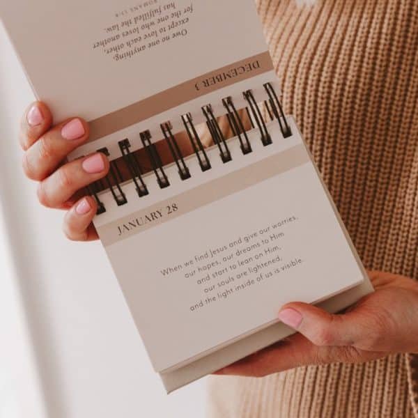 Inspirational flip calendar showing January 28 devotion about trusting Jesus